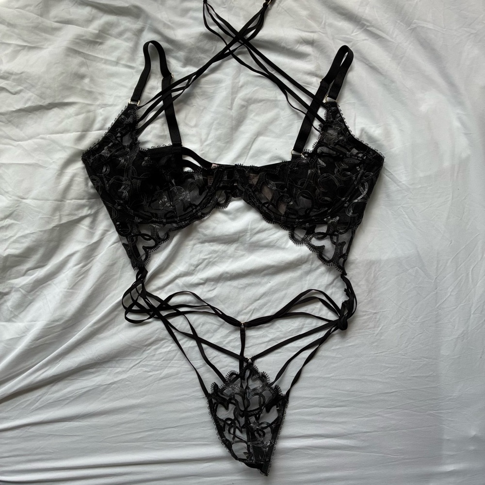 NWT Elegant Black Lace Lingerie Set